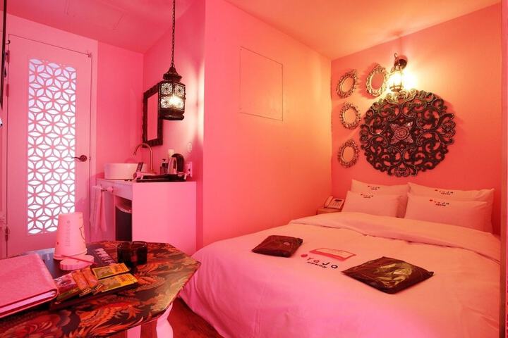 Room 8 of 11