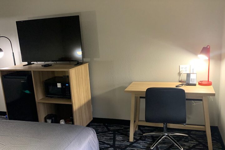 Room 11 of 19