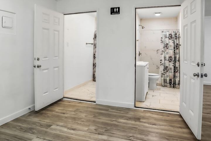 Room 10 of 38