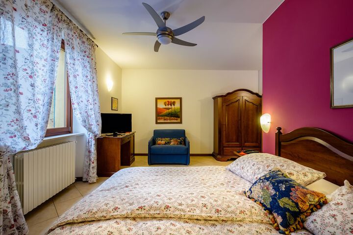 Room 33 of 115