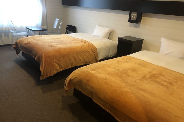 Room 6 of 77