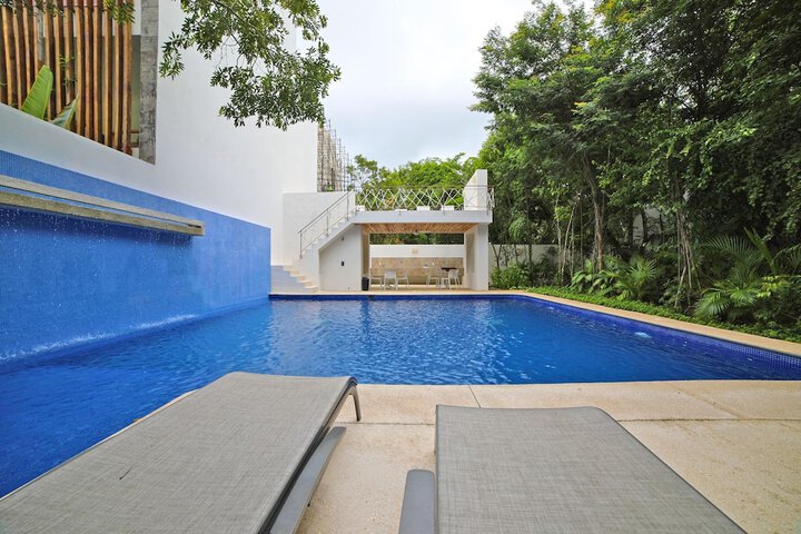 Pool 22 of 37