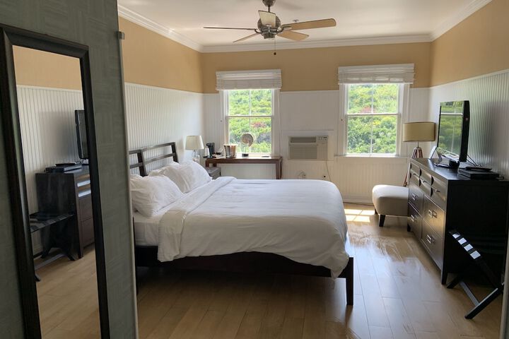 Room 8 of 48