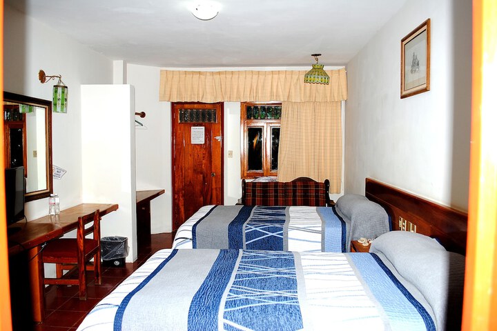 Room 4 of 32