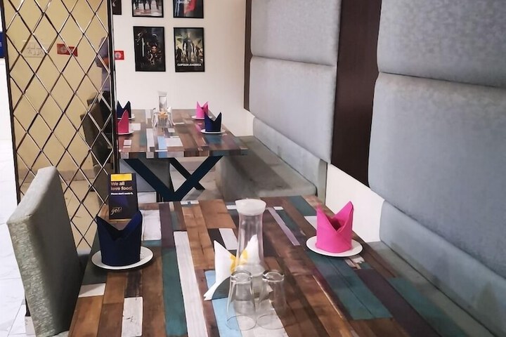 Dining 79 of 98