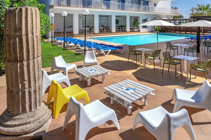 Pools & Facilities