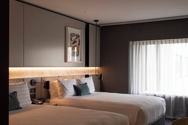 Room 28 of 103