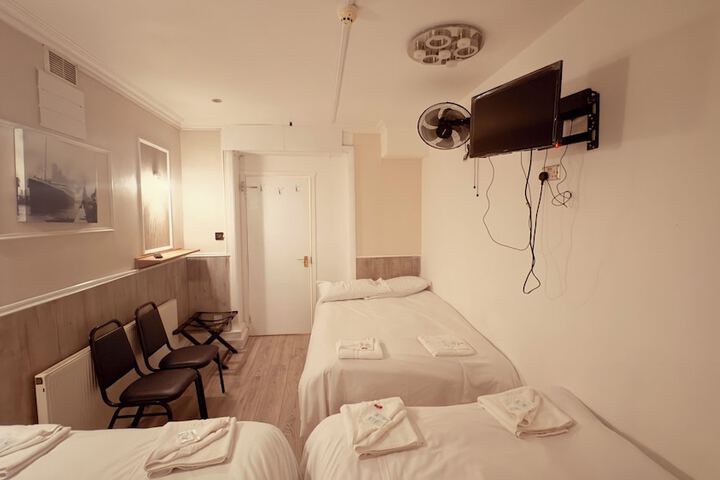 Room 17 of 118