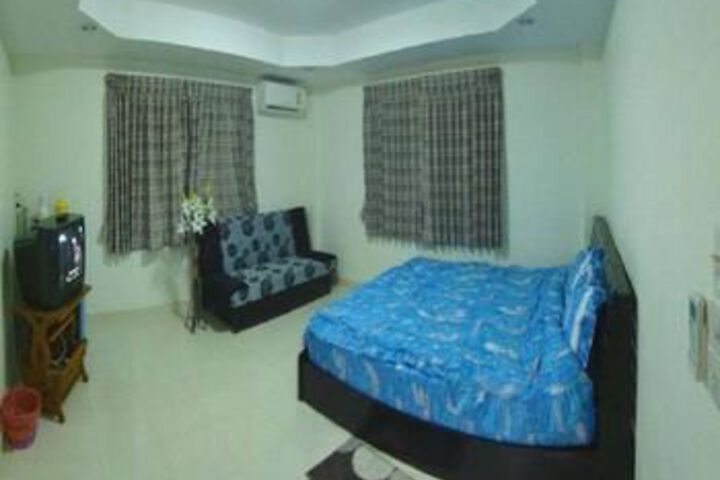 Room 10 of 29