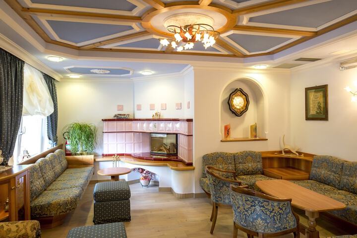 Lounge 71 of 91