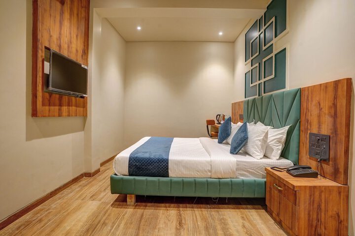 Room 11 of 21