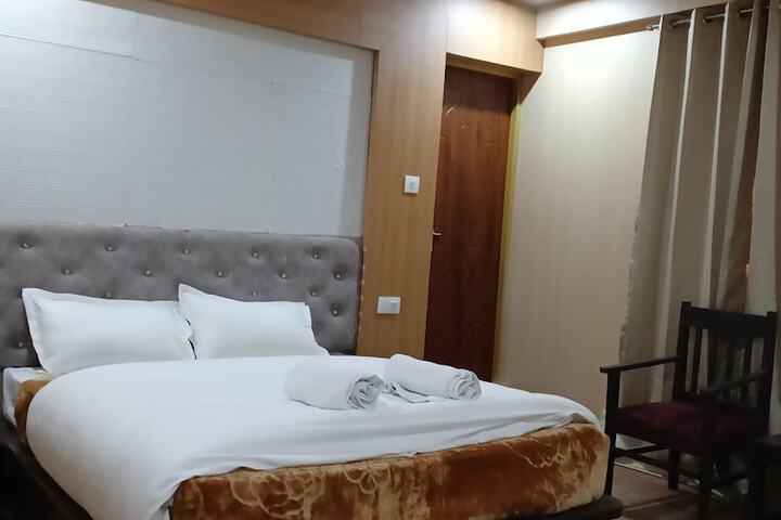 Room 2 of 6