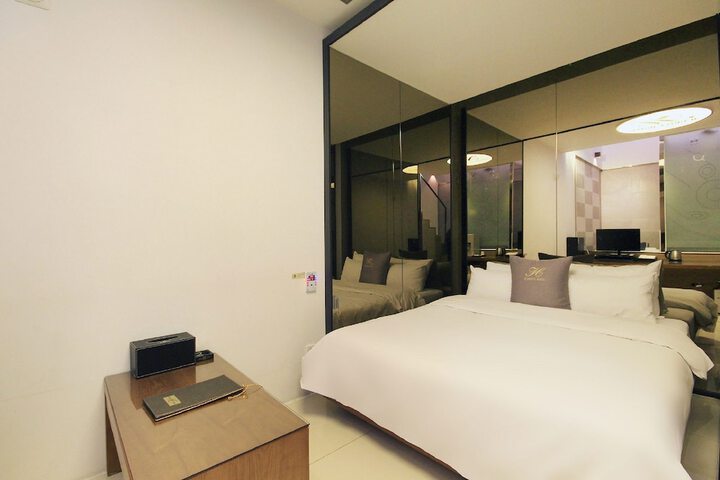 Room 14 of 47