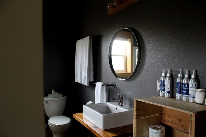 Bathroom sink
