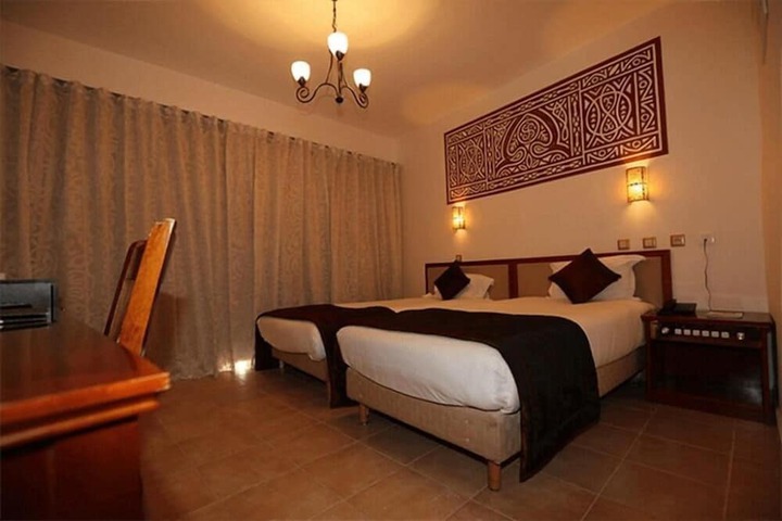 Room 7 of 32