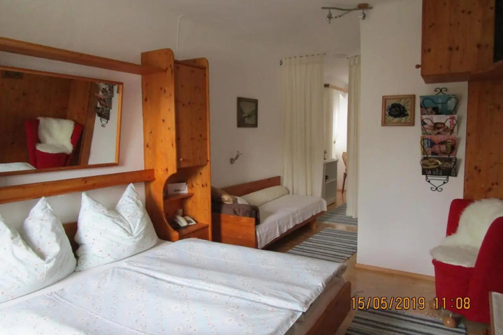 Room 2 of 8