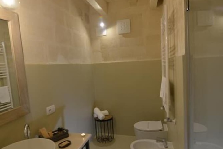 Room 17 of 25