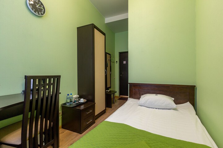 Room 18 of 127