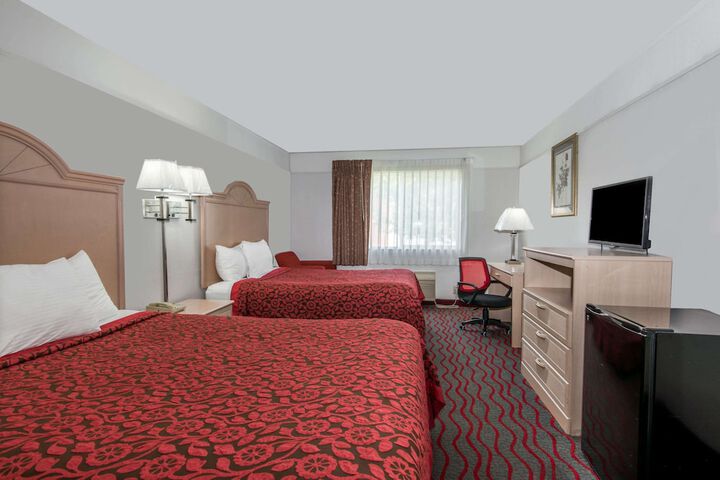 2 Queen Beds (13 of 13)