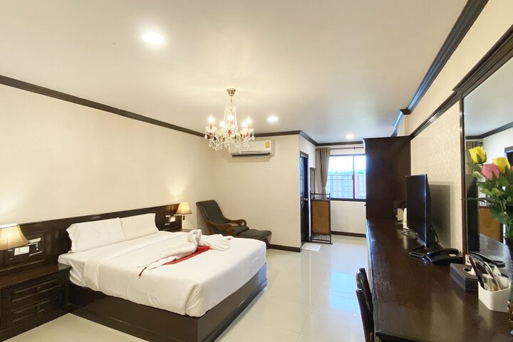 Room 6 of 19