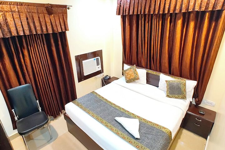 Room 6 of 14