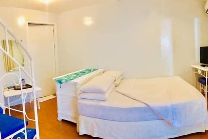 Room 9 of 23
