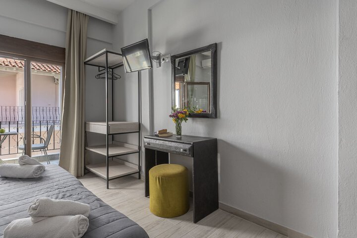 Room 3 of 39