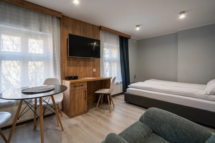 Room 6 of 10