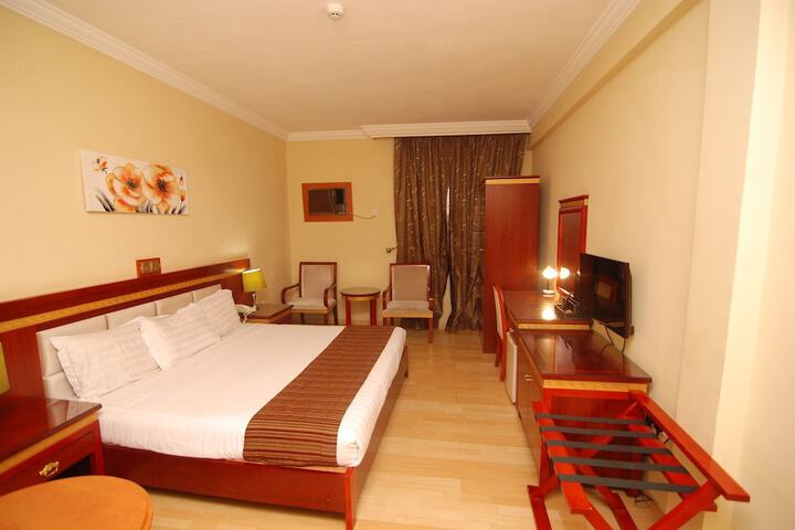 Room 35 of 82