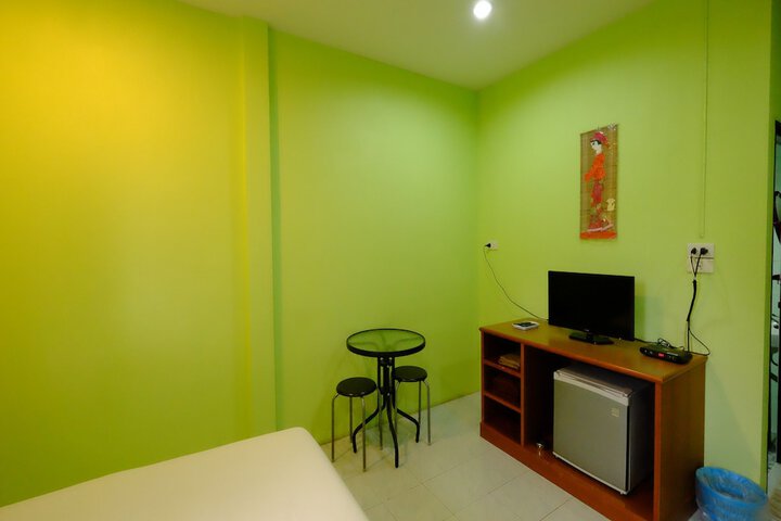 Room 10 of 12