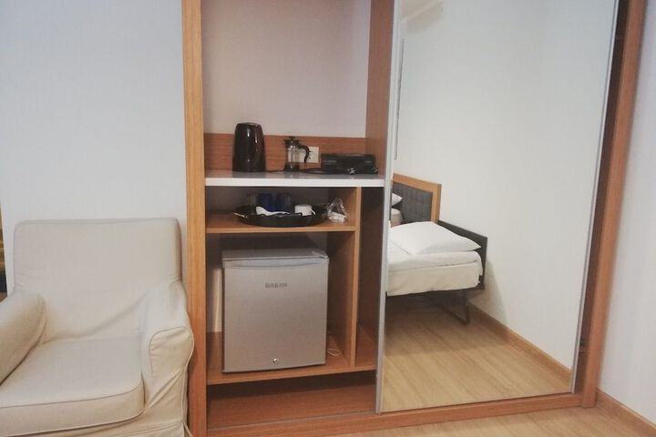 Room 13 of 29