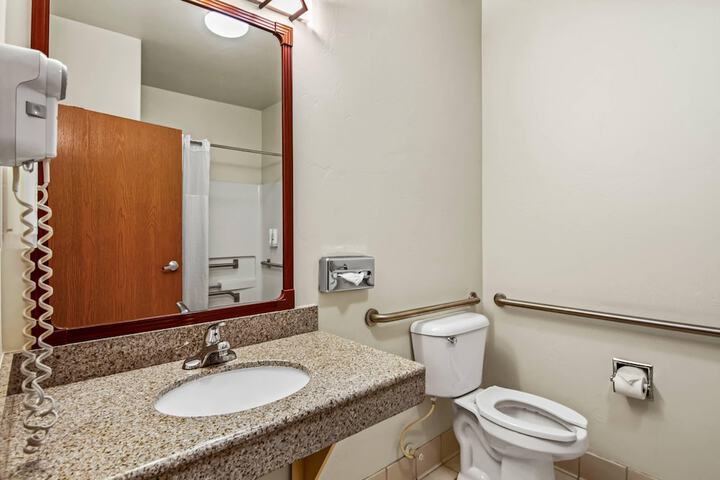 Room 15 of 32