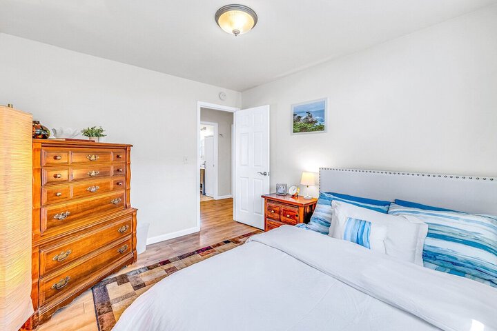 Room 5 of 28