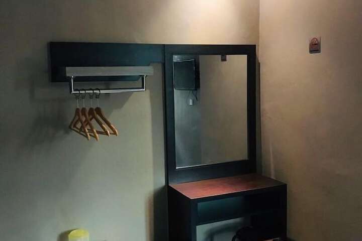 Room 8 of 13