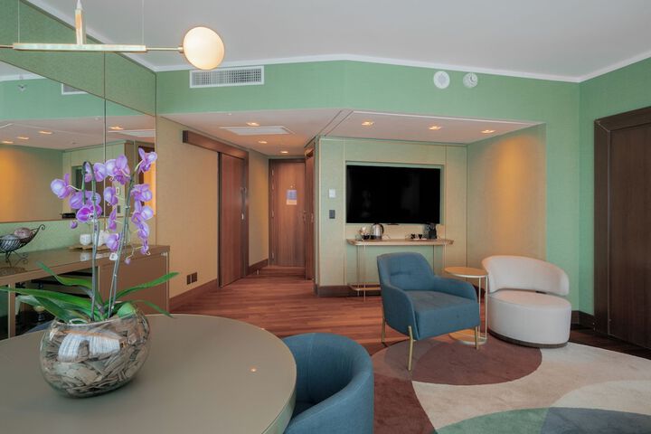 Room 22 of 142