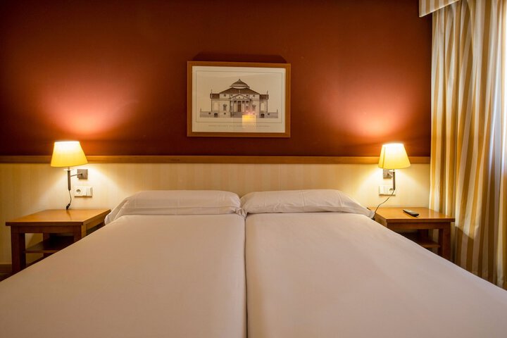Room 4 of 28