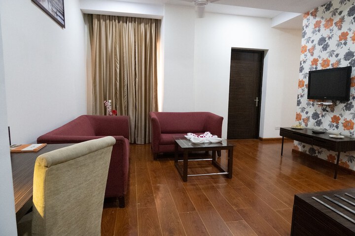 Room 5 of 80