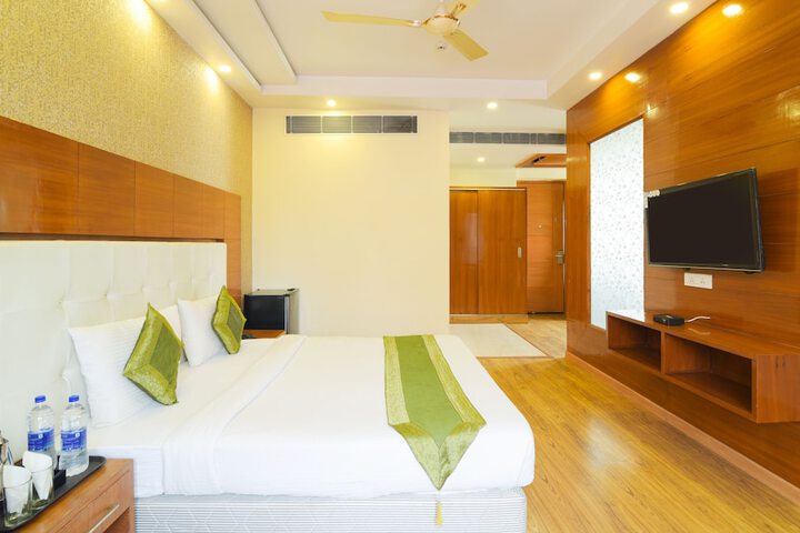 Room 15 of 25