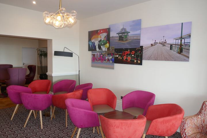 Lounge 95 of 118