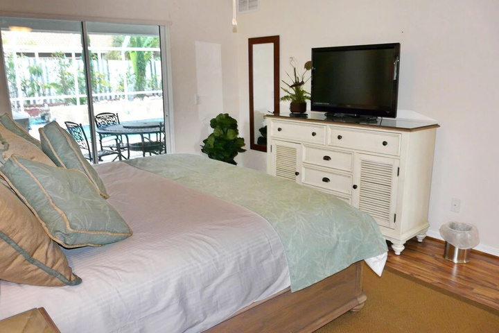 Room 5 of 16