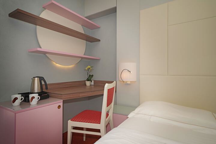 Room 9 of 68