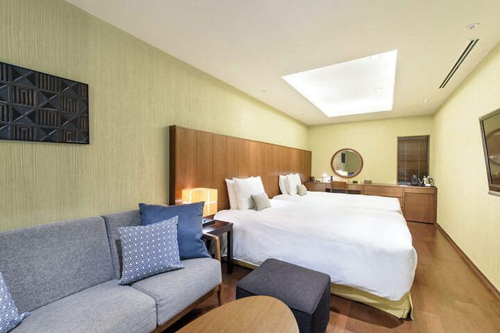 Room 10 of 50
