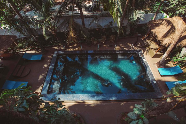 Pool 17 of 33