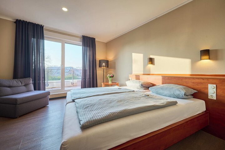 Room 4 of 25