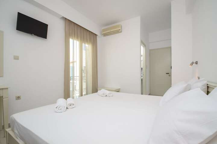 Room 28 of 107