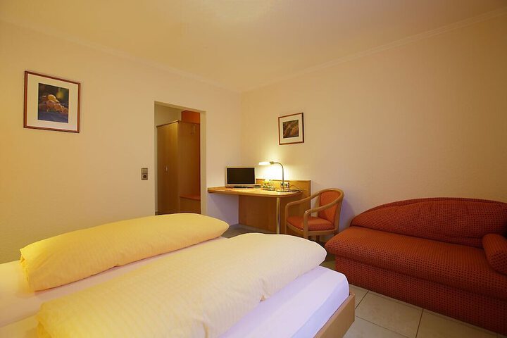 Room 9 of 36