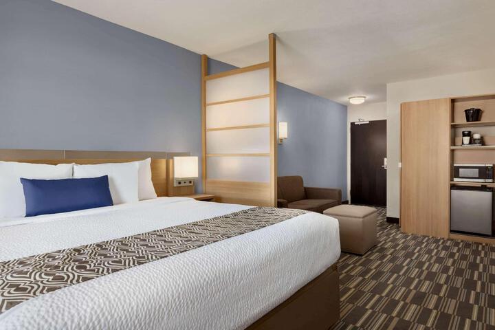 1 King Bed (9 of 14)