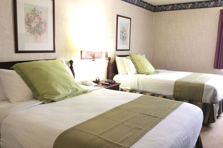 2 Queen Beds (2 of 5)