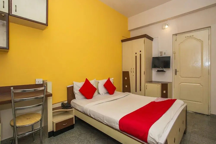 Room 5 of 12