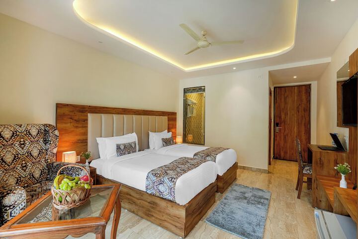 Room 11 of 25